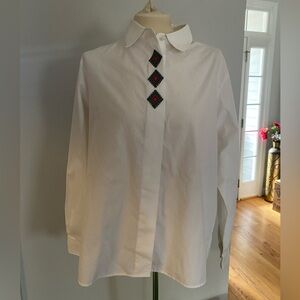 Vintage Embroidered White Button Up Shirt Women’s Size Medium. Brand Unknown